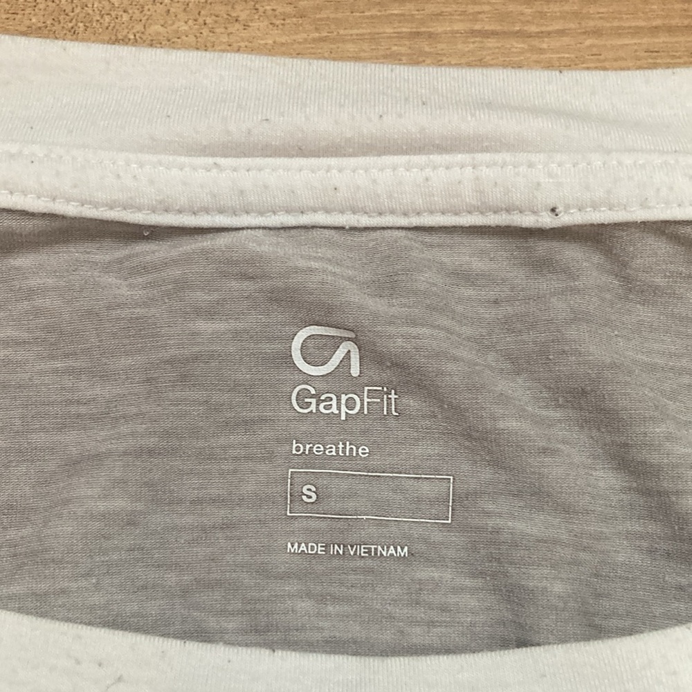 GapFit Breathe Long Sleeve Tee - Picture 2 of 9